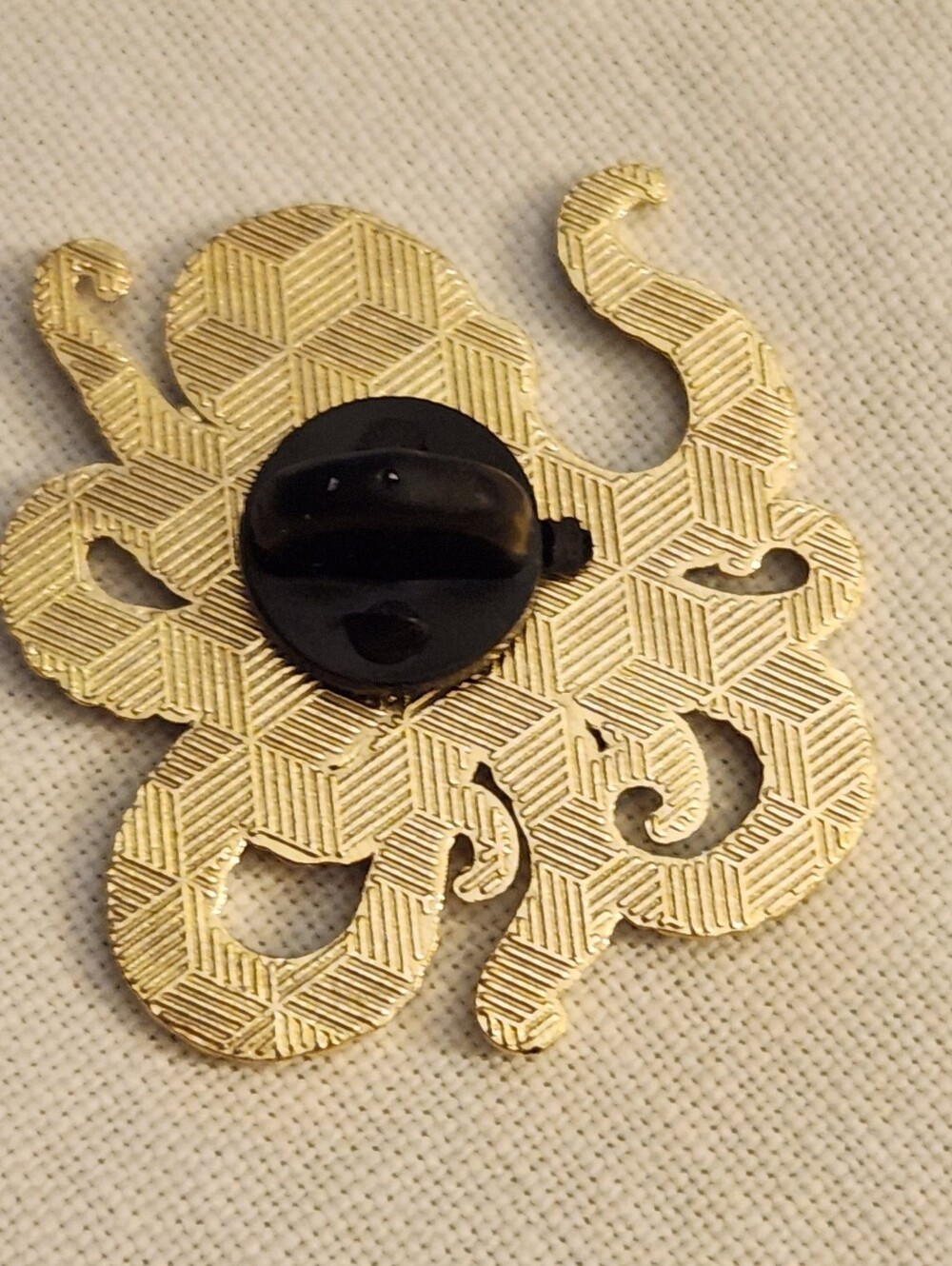 ENAMEL LIKE OCTOPUS BROOCH  NEW WITHOUT TAG - Picture 3 of 4